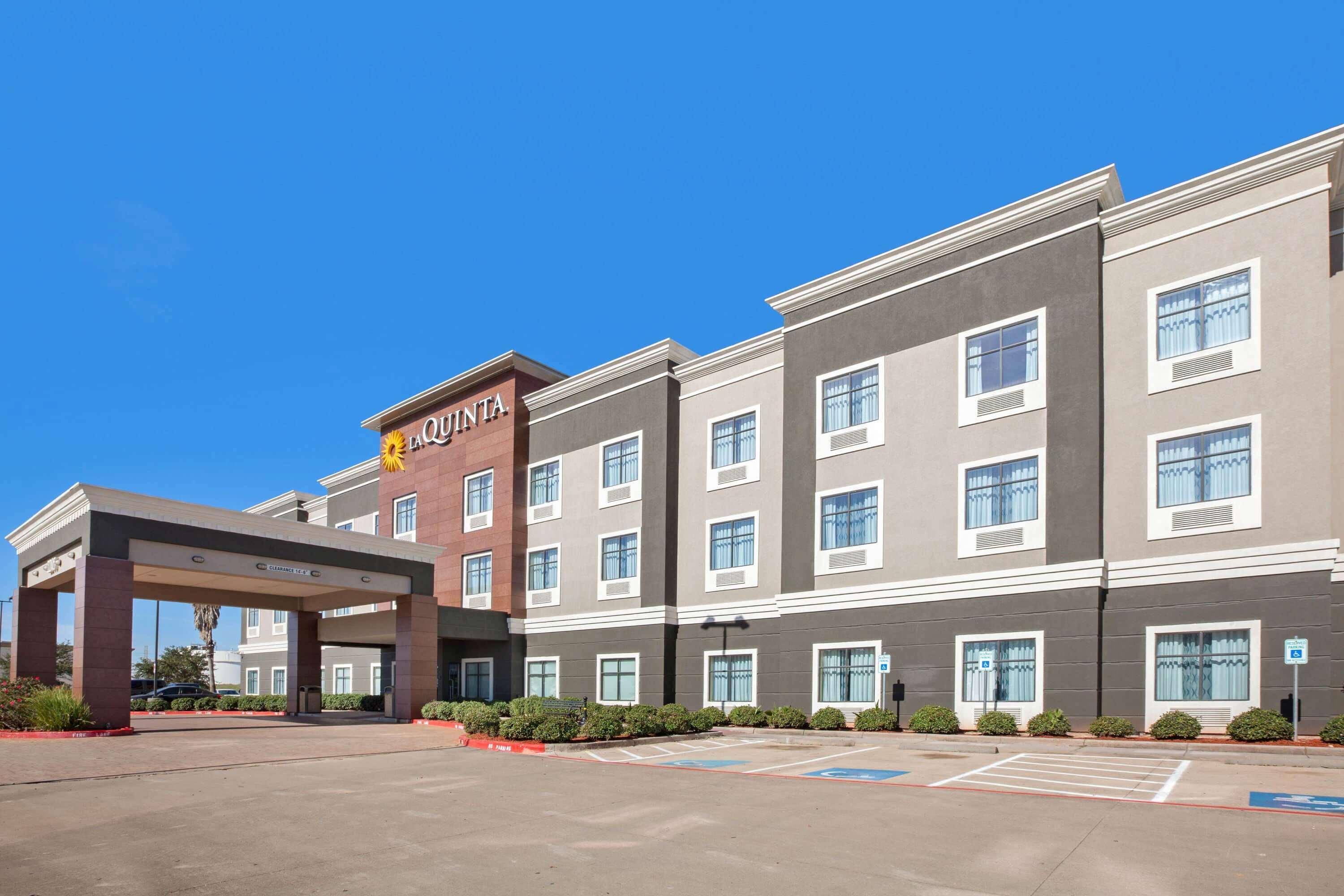 La Quinta By Wyndham Pasadena North Hotel Exterior photo